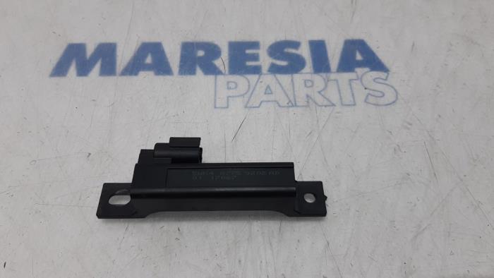 Używane Antena Renault Clio V (RJAB) 1.0 TCe 100 12V Cena € 35,00 Procedura marży oferowane przez Maresia Parts
