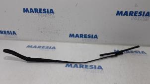 Used Front wiper arm Renault Clio V (RJAB) 1.0 TCe 100 12V Price € 35,00 Margin scheme offered by Maresia Parts