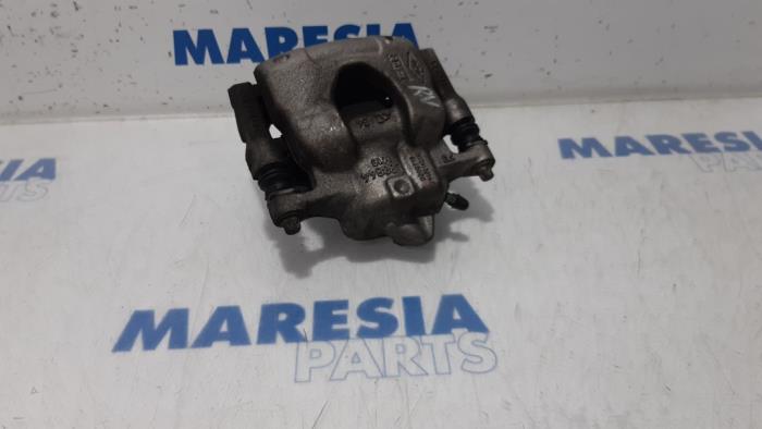 Front brake calliper, right from a Renault Clio V (RJAB) 1.0 TCe 100 12V 2019