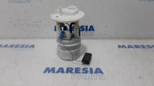 Used Electric fuel pump Renault Clio V (RJAB) 1.0 TCe 100 12V Price € 90,00 Margin scheme offered by Maresia Parts