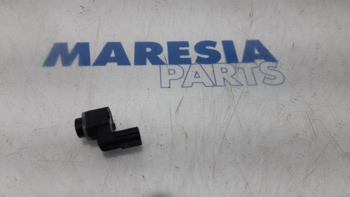 Usados Sensor PDC Renault Megane III Coupe (DZ) 2.0 16V TCe 180 Precio € 20,00 Norma de margen ofrecido por Maresia Parts