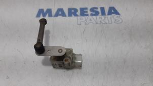 Used Headlight motor Renault Megane III Coupe (DZ) 2.0 16V TCe 180 Price € 85,00 Margin scheme offered by Maresia Parts