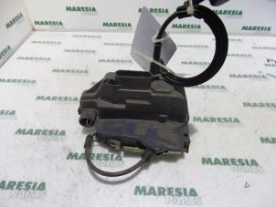 Used Front door lock mechanism 4-door, right Renault Laguna II (BG) 1.9 dCi 120 Price € 30,00 Margin scheme offered by Maresia Parts