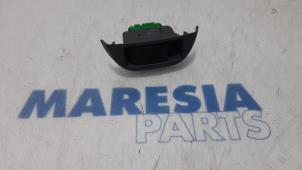 Used Electric window switch Peugeot 107 1.0 12V Price € 10,00 Margin scheme offered by Maresia Parts