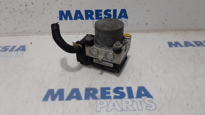Used ABS pump Peugeot 107 1.0 12V Price € 25,00 Margin scheme offered by Maresia Parts