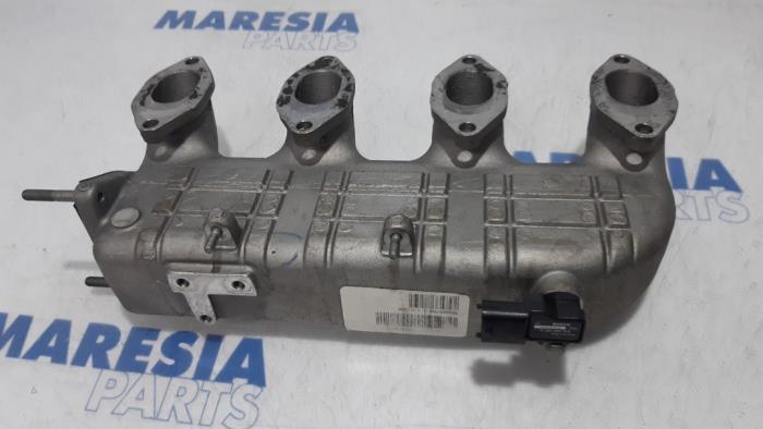 Intake manifold from a Fiat Ducato (243/244/245) 2.8 JTD VGT 2007