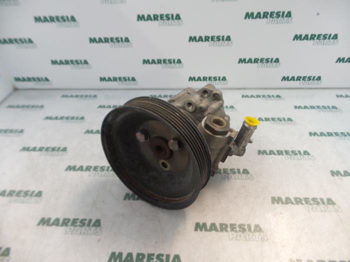 Usagé Pompe de direction Alfa Romeo 156 (932) 2.0 Twin Spark 16V Prix € 50,00 Règlement à la marge proposé par Maresia Parts