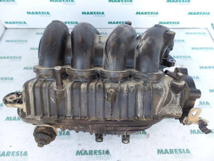 Używane Kolektor dolotowy Renault Koleos I 2.5 16V Cena € 105,00 Procedura marży oferowane przez Maresia Parts