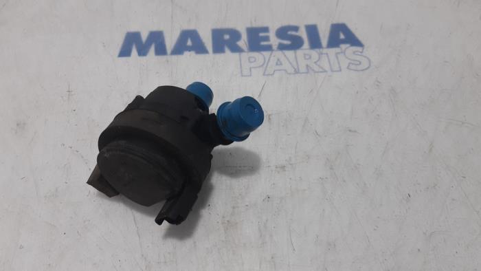 Usagé Pompe à eau Renault Trafic (1FL/2FL/3FL/4FL) 1.6 dCi 125 Twin Turbo Prix € 60,50 Prix TTC proposé par Maresia Parts