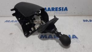 Used Gear stick Renault Trafic (1FL/2FL/3FL/4FL) 1.6 dCi 125 Twin Turbo Price € 60,50 Inclusive VAT offered by Maresia Parts