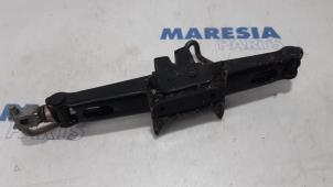 Used Jack Peugeot Expert (G9) 2.0 HDi 120 Price € 30,00 Margin scheme offered by Maresia Parts