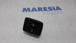 Used Multi-functional window switch Renault Trafic (1FL/2FL/3FL/4FL) 1.6 dCi 125 Twin Turbo Price € 30,25 Inclusive VAT offered by Maresia Parts
