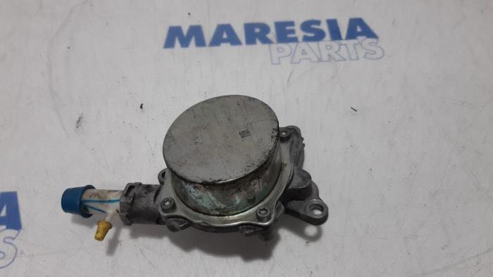 Vakuumpumpe (Diesel) van een Renault Master IV (MA/MB/MC/MD/MH/MF/MG/MH) 2.3 dCi 135 16V FWD 2020