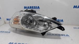 Używane Reflektor lewy Peugeot Expert (G9) 2.0 HDi 120 Cena € 75,00 Procedura marży oferowane przez Maresia Parts