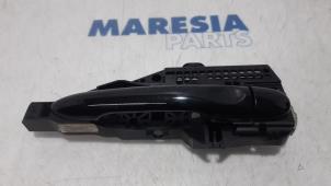 Used Front door handle 4-door, right Renault Clio IV (5R) 0.9 Energy TCE 90 12V Price € 35,00 Margin scheme offered by Maresia Parts