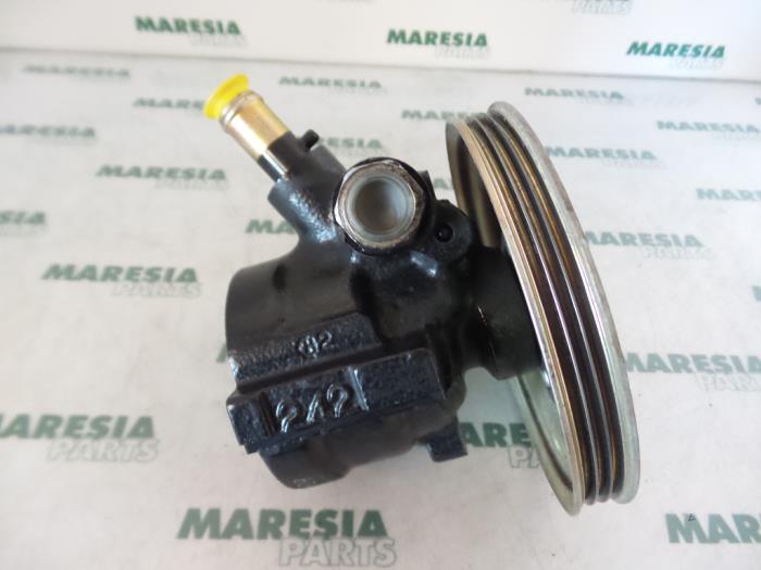 Power steering pump from a Fiat Palio Weekend (178D) 1.6 16V 1998