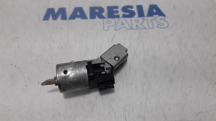 Używane Stacyjka + Kluczyk Peugeot 3008 I (0U/HU) 1.6 16V THP 150 Cena € 25,00 Procedura marży oferowane przez Maresia Parts