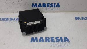 Używane Wyswietlacz przezierny typu HUD Peugeot 3008 I (0U/HU) 1.6 16V THP 150 Cena € 131,25 Procedura marży oferowane przez Maresia Parts