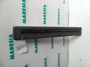 Used Seat rails, left Peugeot 807 2.0 16V Price € 40,00 Margin scheme offered by Maresia Parts
