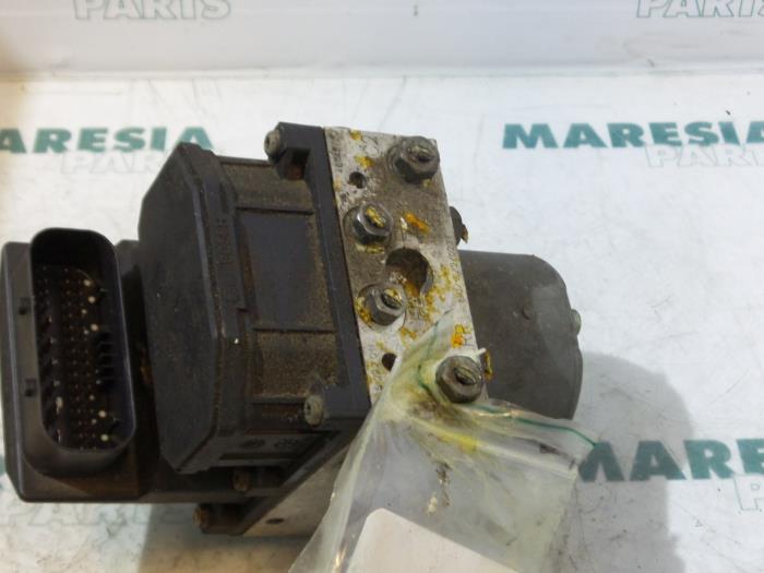 Begagnade ABS-pump Alfa Romeo 147 (937) 1.6 Twin Spark 16V Pris € 49,95 Marginaltabell erbjuds av Maresia Parts