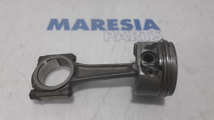 Usagé Piston Citroen C3 Pluriel (HB) 1.6 16V Prix € 40,00 Règlement à la marge proposé par Maresia Parts