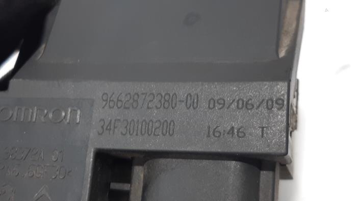 Cooling fan resistor from a Peugeot 207/207+ (WA/WC/WM) 1.4 16V VTi 2009