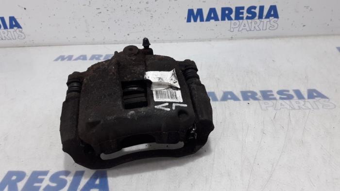 Gebrauchte Bremszange links vorne Peugeot 207/207+ (WA/WC/WM) 1.4 16V VTi Preis € 25,00 Margenregelung angeboten von Maresia Parts