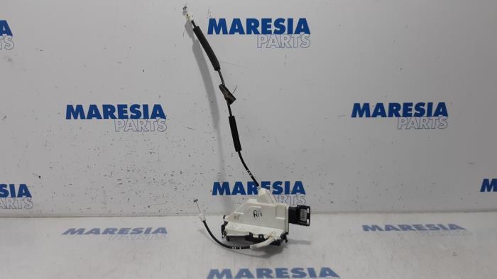 Serrure De Porte Arrière Droite Fiat Punto / Grande Punto 1.2L Diesel (199) - Occasion