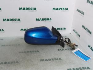 Used Wing mirror, right Peugeot 307 CC (3B) 2.0 HDIF 16V Price € 75,00 Margin scheme offered by Maresia Parts