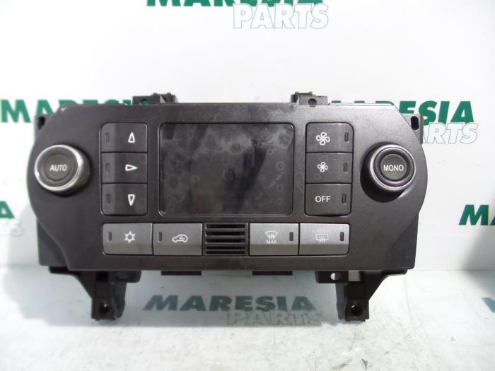 Heater control panel from a Fiat Bravo (198A) 1.4 MultiAir 16V 2010