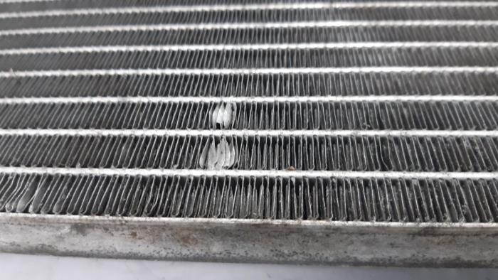 Air conditioning condenser from a Peugeot 307 Break (3E) 1.6 16V 2004