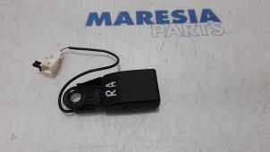 Gebrauchte Sicherheitsgurt Schließe rechts hinten Peugeot RCZ (4J) 1.6 16V THP Preis € 30,00 Margenregelung angeboten von Maresia Parts