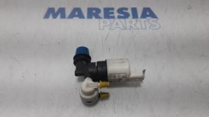 Used Front windscreen washer jet Peugeot 307 Break (3E) 1.6 16V Price € 10,00 Margin scheme offered by Maresia Parts
