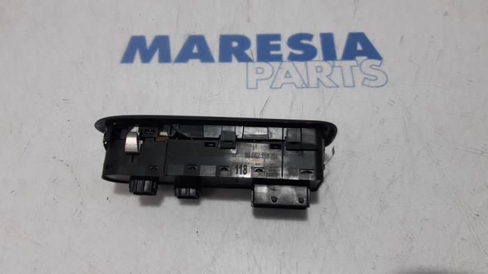 Używane Przelacznik combi okienny Peugeot 508 SW (8E/8U) 1.6 THP 16V Cena € 60,00 Procedura marży oferowane przez Maresia Parts