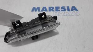 Used Daytime running light, right Renault Captur (2R) 0.9 Energy TCE 12V Price € 40,00 Margin scheme offered by Maresia Parts
