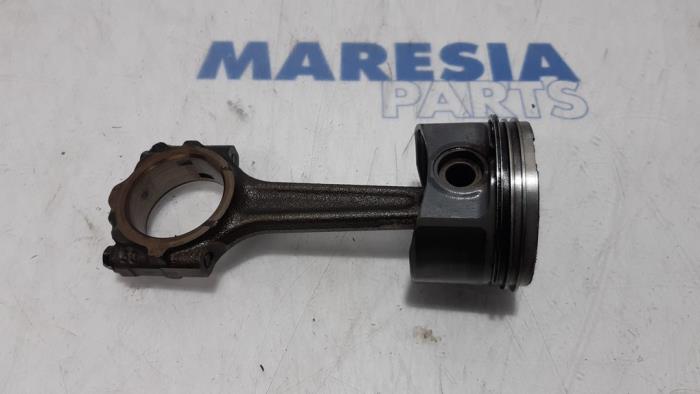Usagé Piston Fiat Panda (169) 1.2 Fire Prix € 70,00 Règlement à la marge proposé par Maresia Parts