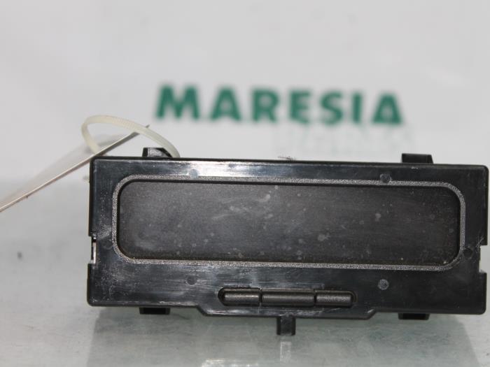 Begagnade Innerdisplay Renault Megane II (BM/CM) 1.5 dCi 80 Pris € 20,00 Marginaltabell erbjuds av Maresia Parts