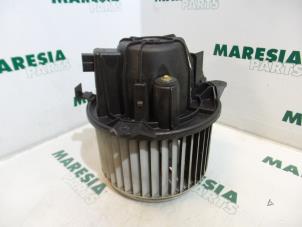 Usados Motor de ventilador de calefactor Fiat Stilo (192A/B) 1.9 JTD 80 5-Drs. Precio € 25,00 Norma de margen ofrecido por Maresia Parts