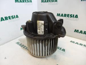Usagé Moteur de ventilation chauffage Fiat Stilo (192A/B) 1.9 JTD 115 Prix € 25,00 Règlement à la marge proposé par Maresia Parts