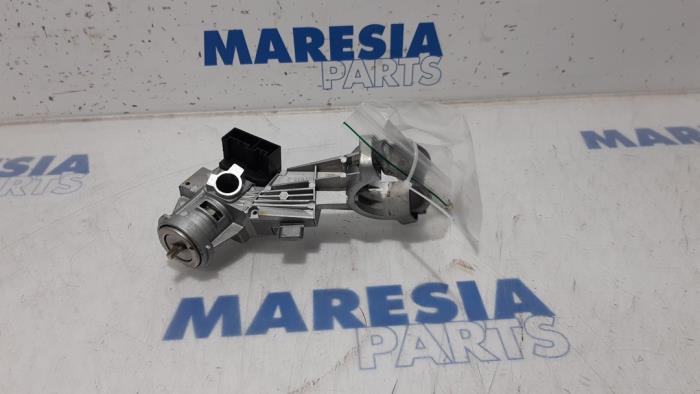 Używane Stacyjka + Kluczyk Alfa Romeo MiTo (955) 1.4 Turbo Multi Air 16V Quadrifoglio Verde Cena € 60,00 Procedura marży oferowane przez Maresia Parts