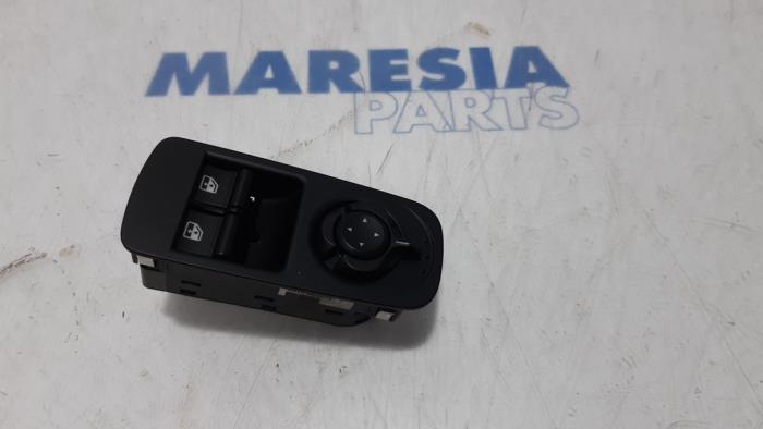 Usados Interruptor combinado de ventanillas Alfa Romeo MiTo (955) 1.4 Turbo Multi Air 16V Quadrifoglio Verde Precio € 30,00 Norma de margen ofrecido por Maresia Parts