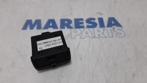 Używane Zlacze AUX/USB Alfa Romeo MiTo (955) 1.4 Turbo Multi Air 16V Quadrifoglio Verde Cena € 25,00 Procedura marży oferowane przez Maresia Parts