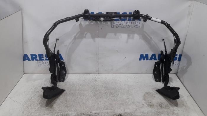 Używane Sterowanie dachu cabrio Peugeot 307 CC (3B) 2.0 16V Cena € 262,50 Procedura marży oferowane przez Maresia Parts
