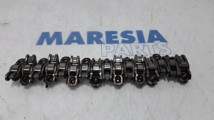 Begagnade Vipparm Fiat Doblo Cargo (263) 1.3 MJ 16V DPF Euro 5 Pris € 55,00 Marginaltabell erbjuds av Maresia Parts