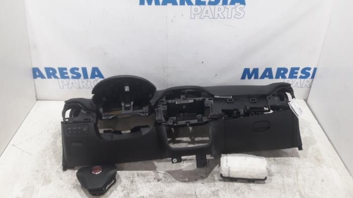 Begagnade Airbagset Fiat Punto III (199) 0.9 TwinAir Pris € 315,00 Marginaltabell erbjuds av Maresia Parts