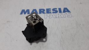 Usagé Résistance ventilateur Peugeot 307 CC (3B) 2.0 16V Prix € 20,00 Règlement à la marge proposé par Maresia Parts