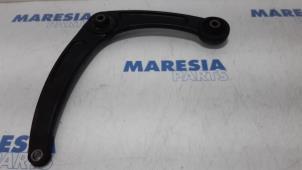 Used Front lower wishbone, right Peugeot 307 CC (3B) 2.0 16V Price € 25,00 Margin scheme offered by Maresia Parts