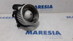 Usagé Moteur de ventilation chauffage Fiat Punto III (199) 0.9 TwinAir Prix € 33,00 Règlement à la marge proposé par Maresia Parts