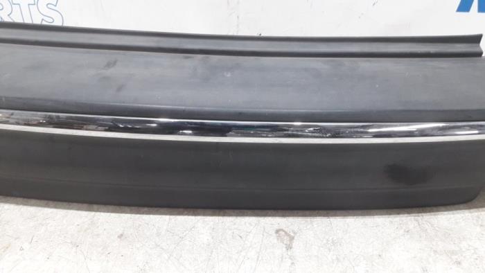 Rear bumper component, central from a Renault Clio IV Estate/Grandtour (7R) 0.9 Energy TCE 12V 2014