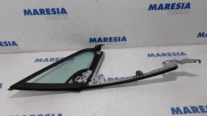Usados Ventanilla triangular izquierda delante Peugeot 307 CC (3B) 2.0 16V Precio € 45,00 Norma de margen ofrecido por Maresia Parts